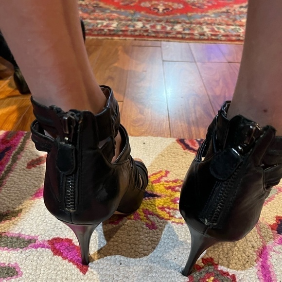 Charles David Black Leather Strappy Heels Size 7.5 - Picture 7 of 8
